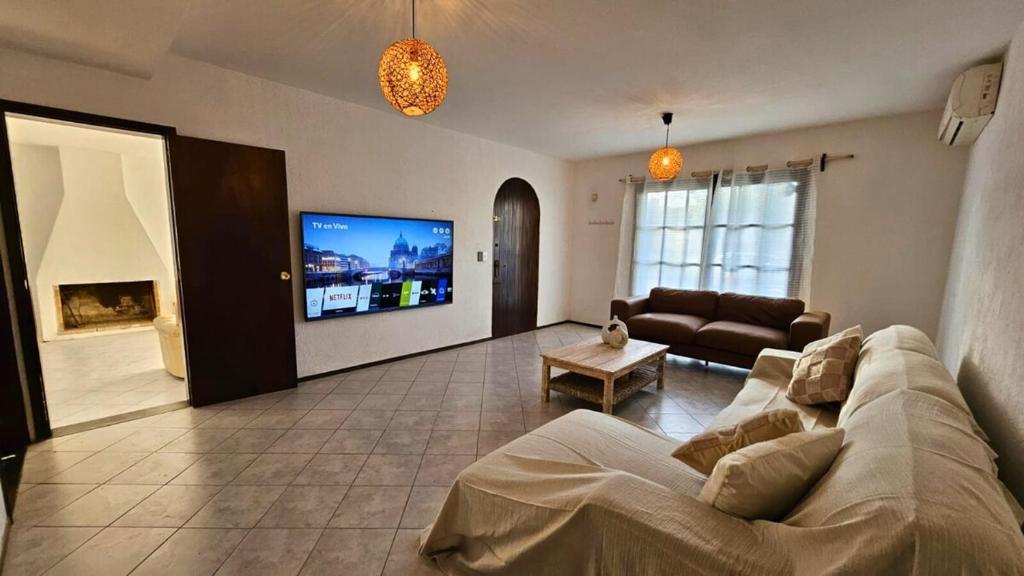 Casa a 1 cuadra de Playa Mansa Piscina y BBQ - 3