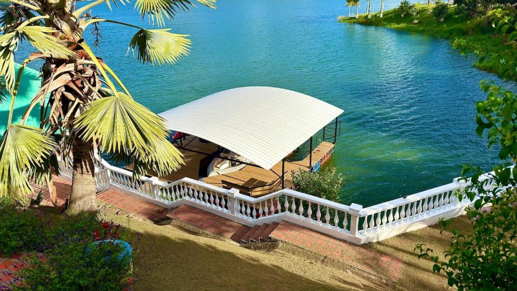 Villa frente al embalse - 3