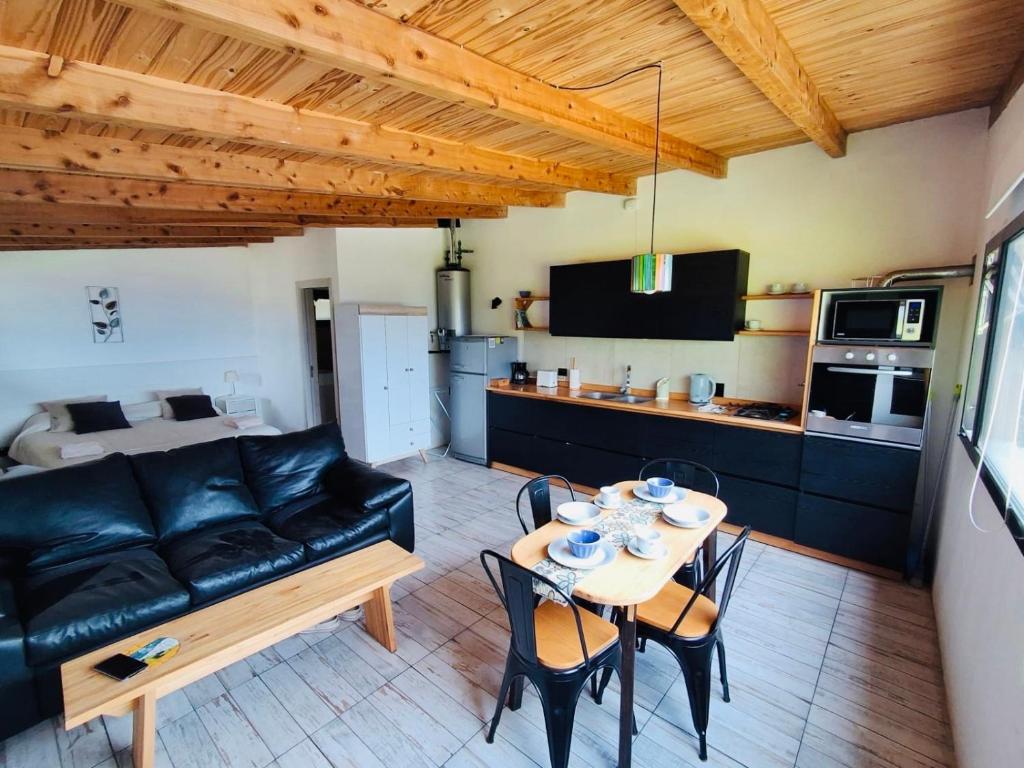 Impeccable loft, beautiful view and well connected - 5