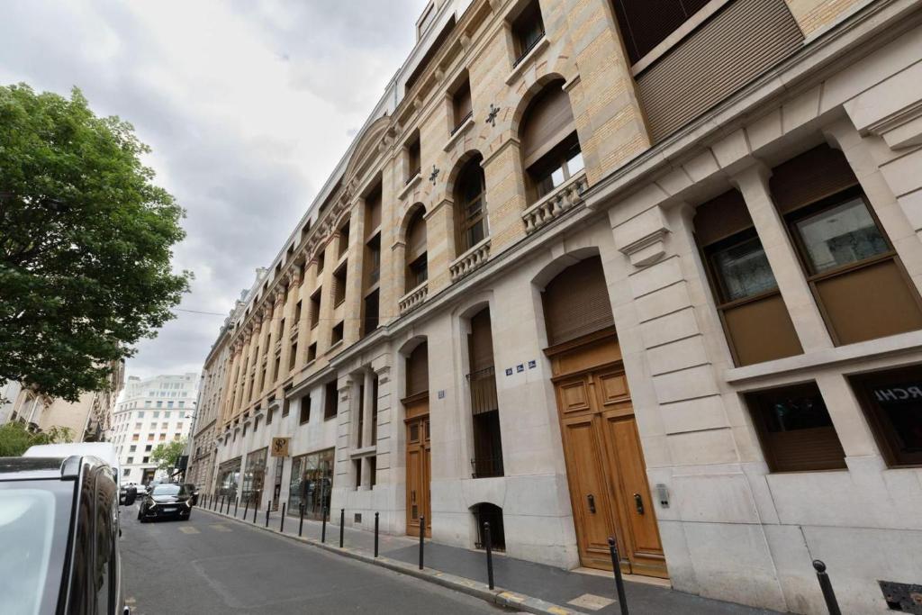 Eiffel Tower - Spacious 4BR - Sleeps 8 - 3