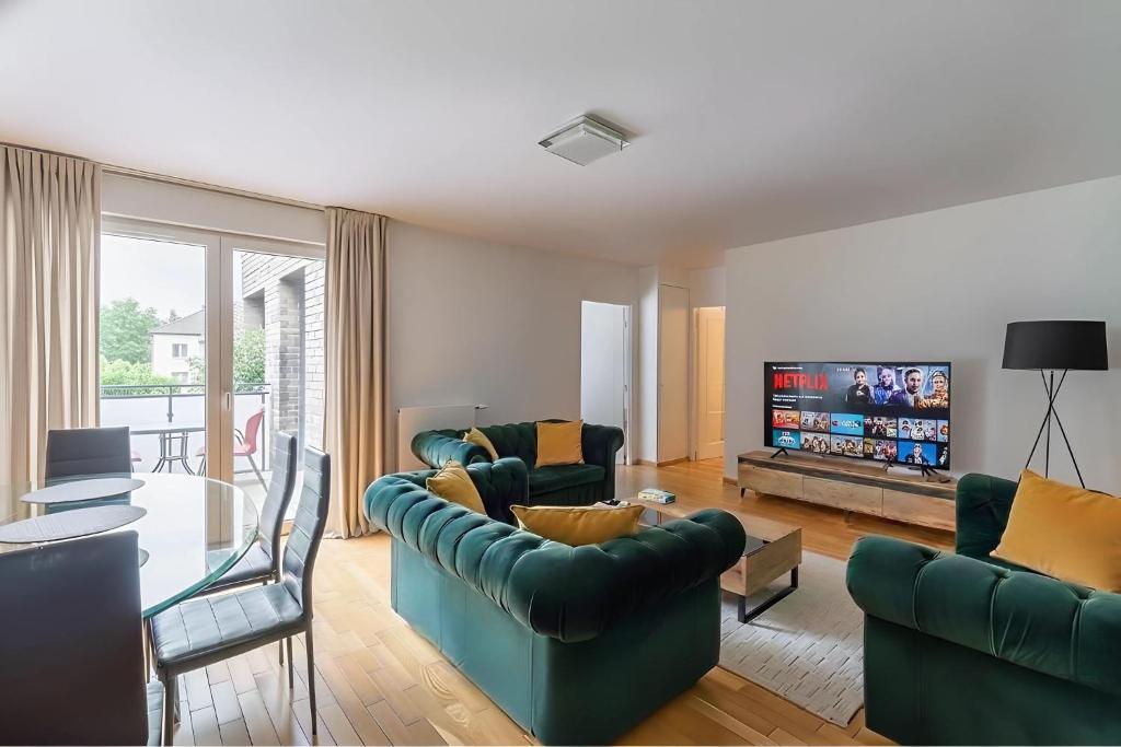Eiffel Tower - Spacious 4BR - Sleeps 8 - 1