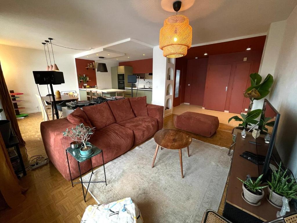 Spacious 2 bedroom apartment with stunning mountain view - 5