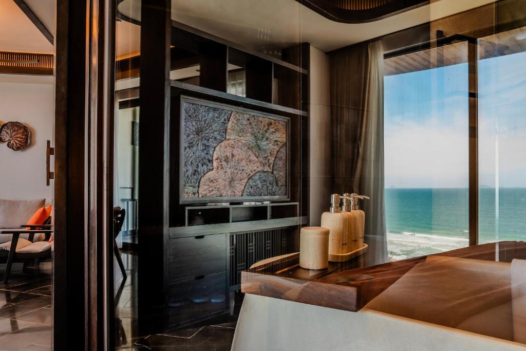 so sánh Oceanfront Nha Trang và villa gần Vinpearl Nha Trang