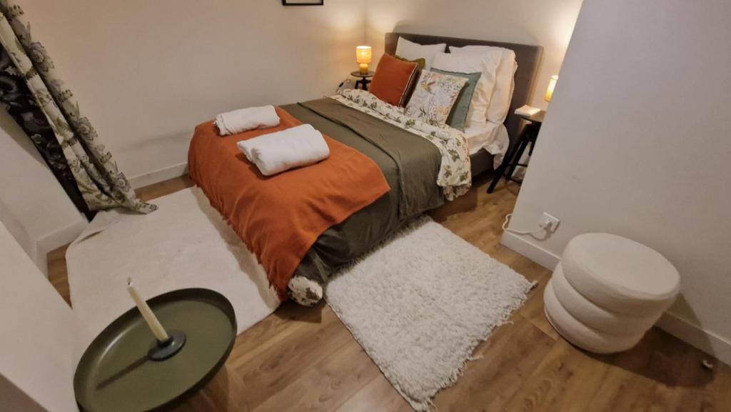 Gare Montoparnasse ,awesome, 76 m2 2 bedroom,,center of st Germain ,5 mins Eiffel tour and Louvre meusm ,2 mins latin dustrict and Cathedral of Notre of Paris - 5