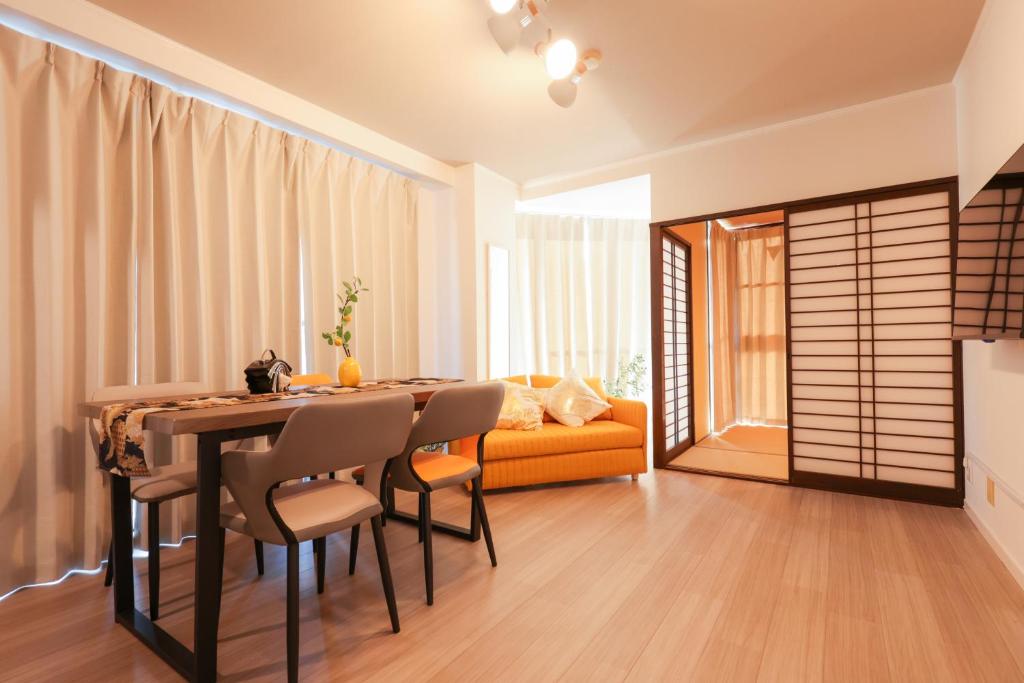 Spacious 3BR Apartment for 8 guests near Namba with Free WiFi