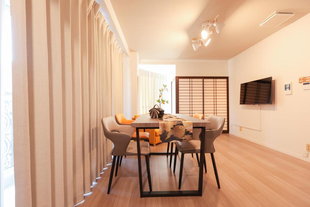 Spacious 3BR Apartment for 8 guests near Namba with Free WiFi