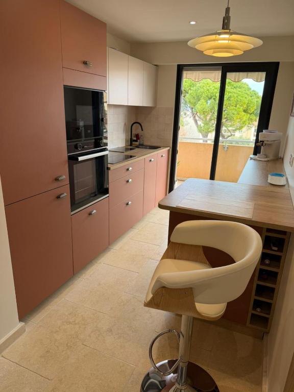 Beautiful two-room apartment with sea and mountain views - 3