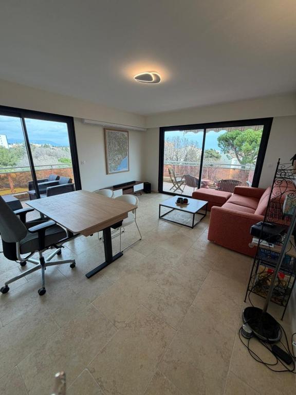Beautiful two-room apartment with sea and mountain views - 5