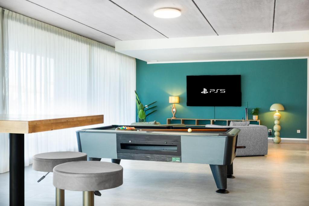 Luxury Villa Lumina with Arcade & Pool Table, PS5 - 2