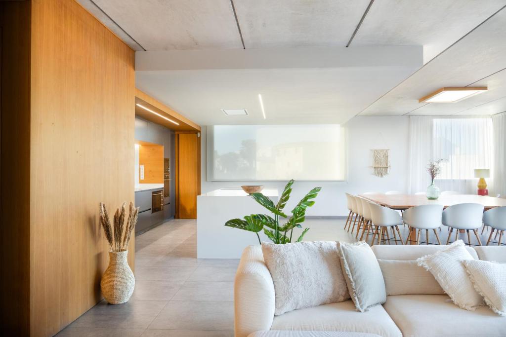 Luxury Villa Lumina with Arcade & Pool Table, PS5 - 5