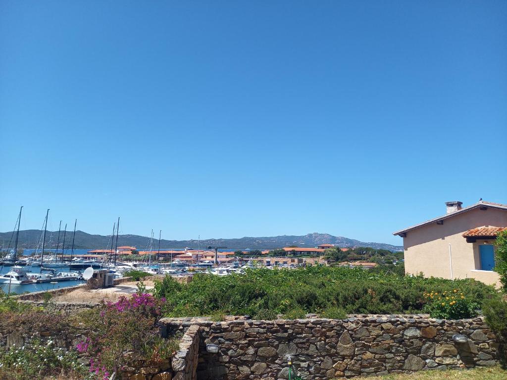 PORTO ROTONDO TRAUMHAFTE FERIENWOHNUNG MIT GARTEN und PARKPLATZ ZU VERMIETEN! APPARTAMENTO VACANZE DA SOGNO A PORTO ROTONDO CON GIARDINO E PARCHEGGIO IN AFFITTO! - 1