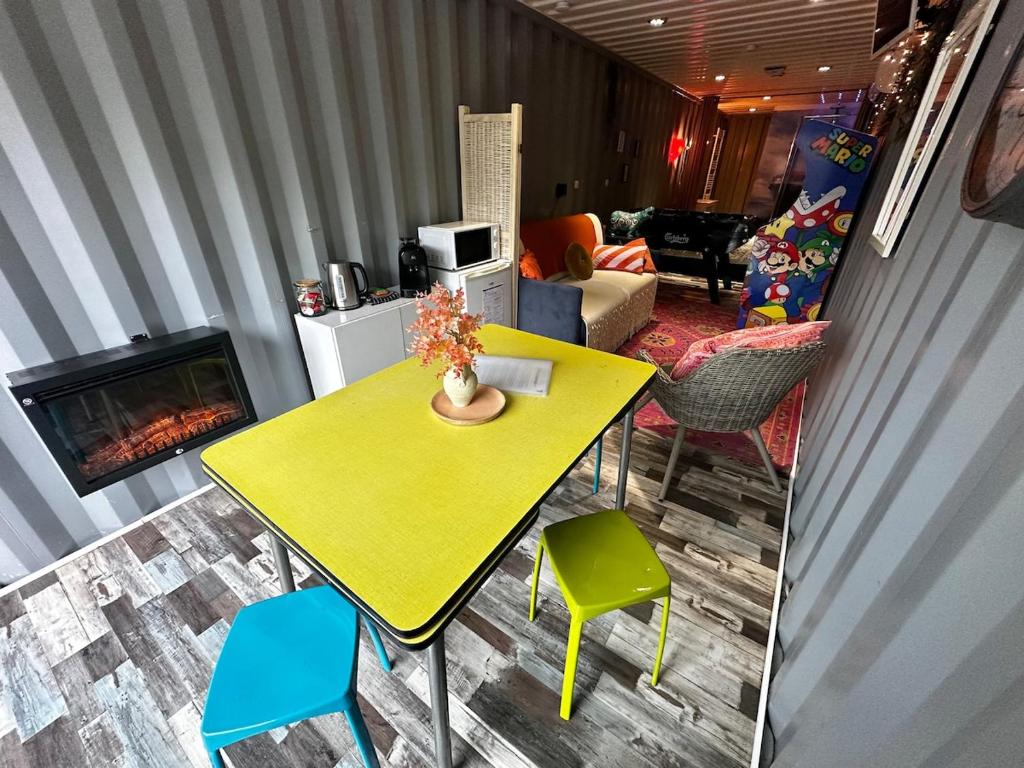 Séjour insolite dans un Container aménagé à Berck avec Borne d'arcade et Babyfoot - 3