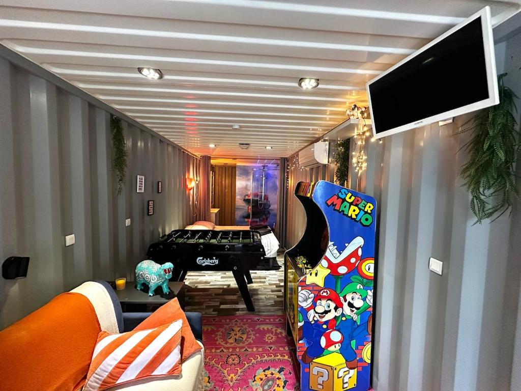 Séjour insolite dans un Container aménagé à Berck avec Borne d'arcade et Babyfoot - 4