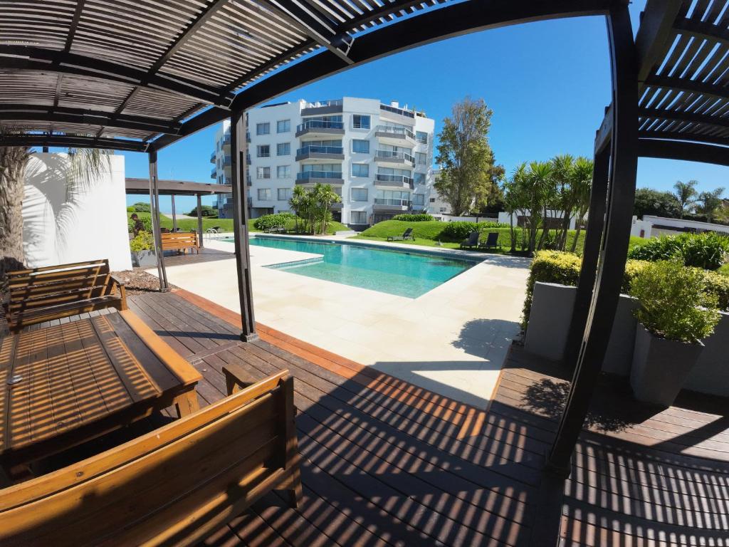 Frente al mar 3 ambientes con vista y piscina - 2
