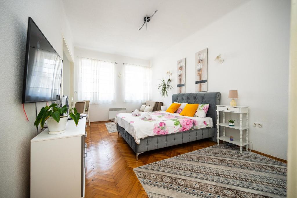 Central City Studio Apartment - 1