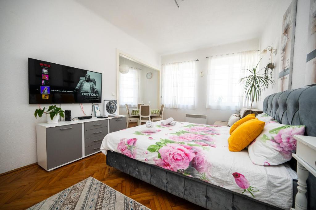 Central City Studio Apartment - 3