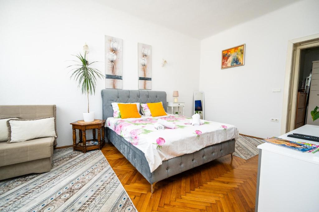 Central City Studio Apartment - 4