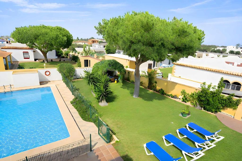 Chalet con piscina privada y zona de barbacoa cerca del pueblo - 1