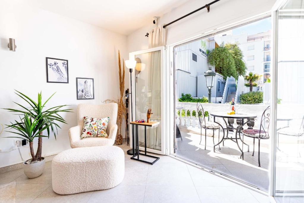 Casa Lavanda - Holiday Home with Sea Views, Private Terrace & Pool - 3