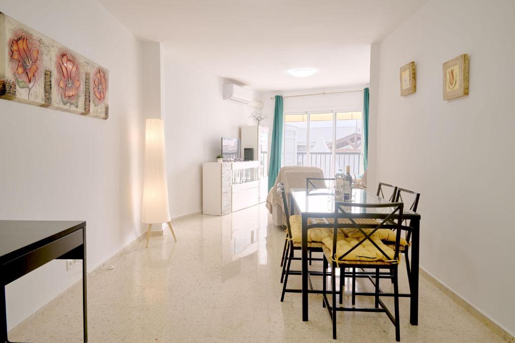 Tucuman 3 - Sunny 3-Bedroom Apartment in Nerja Center near Beach - 2