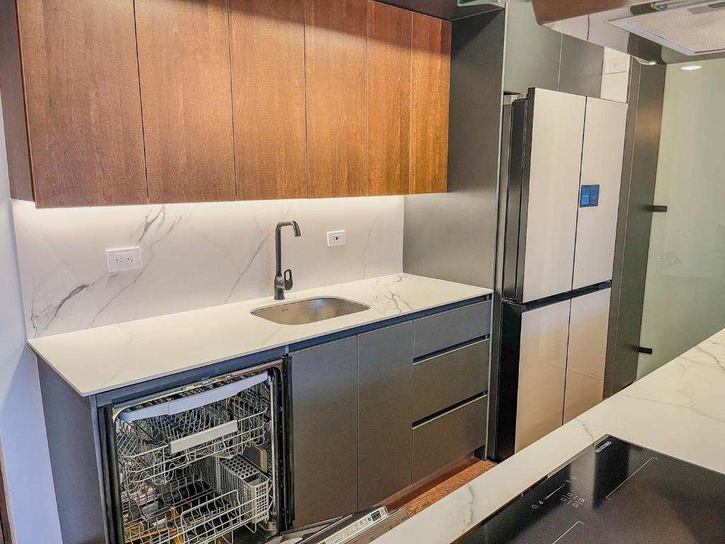 Modern Escape in El Retiro | 2BR & Scenic Views - 3