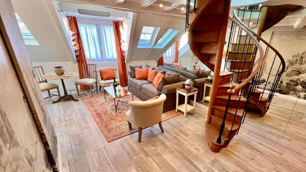 Rooftop Garden Triplex With AC Over Notre - Dame - 4