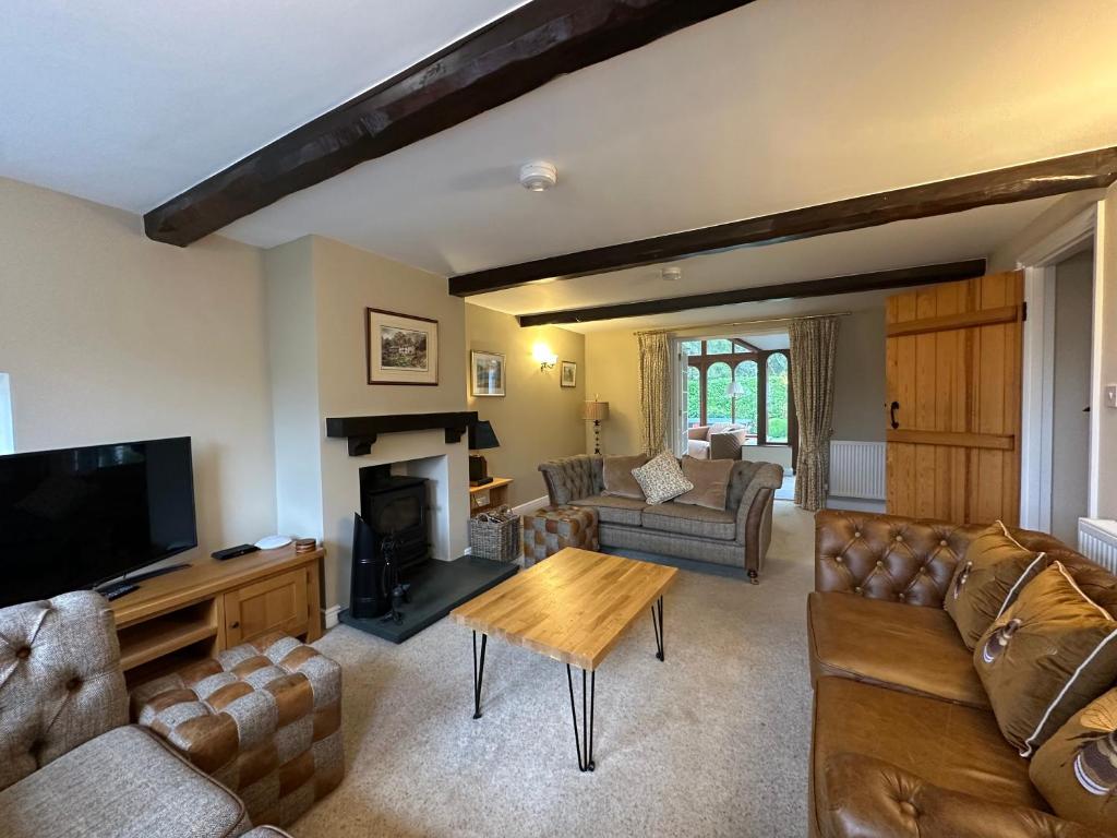 Cottage No1 Four Bed Lakeland Retreat and Hot Tub photo 2