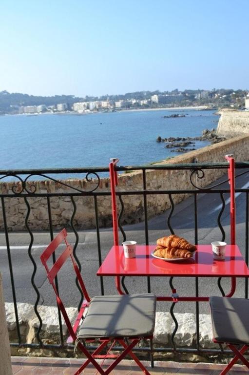 Vue mer et balcon - Studio au cœur du Vieil Antibes - 2