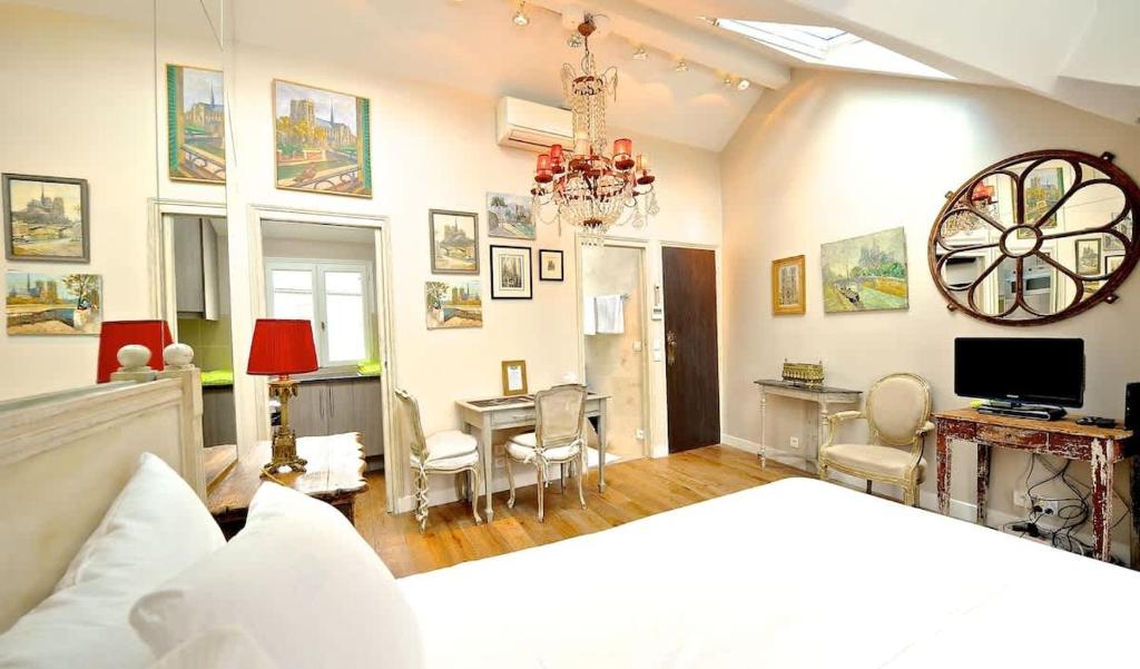 A Duplex In The Sky - AC - 5