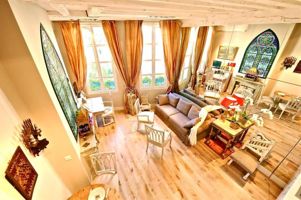 Charming Two Bedroom with AC At Notre - Dame - 2