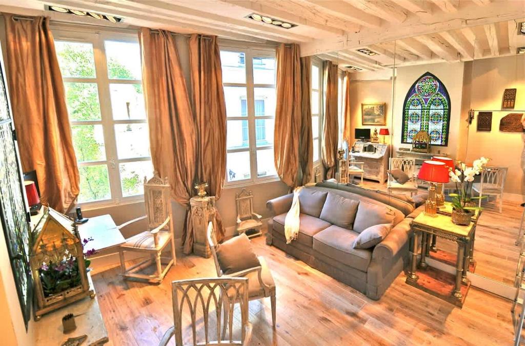 Charming Two Bedroom with AC At Notre - Dame - 3