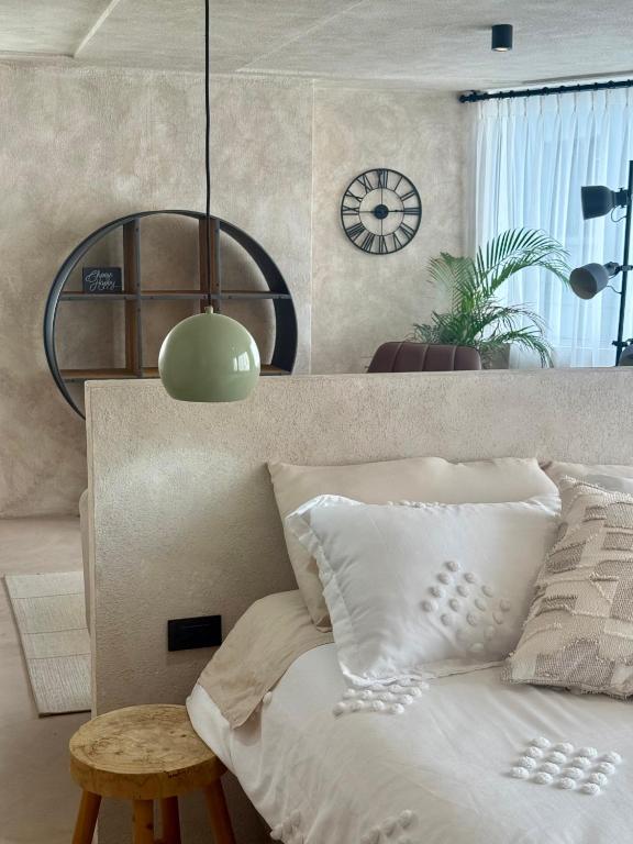 SUITe UIO2 - 4