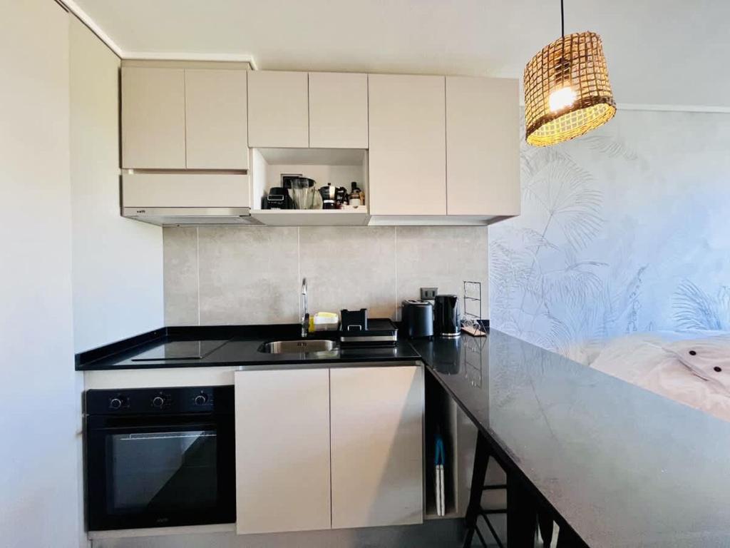 Vibrant Nunoa Apartment - Pool & Free Parking - 2
