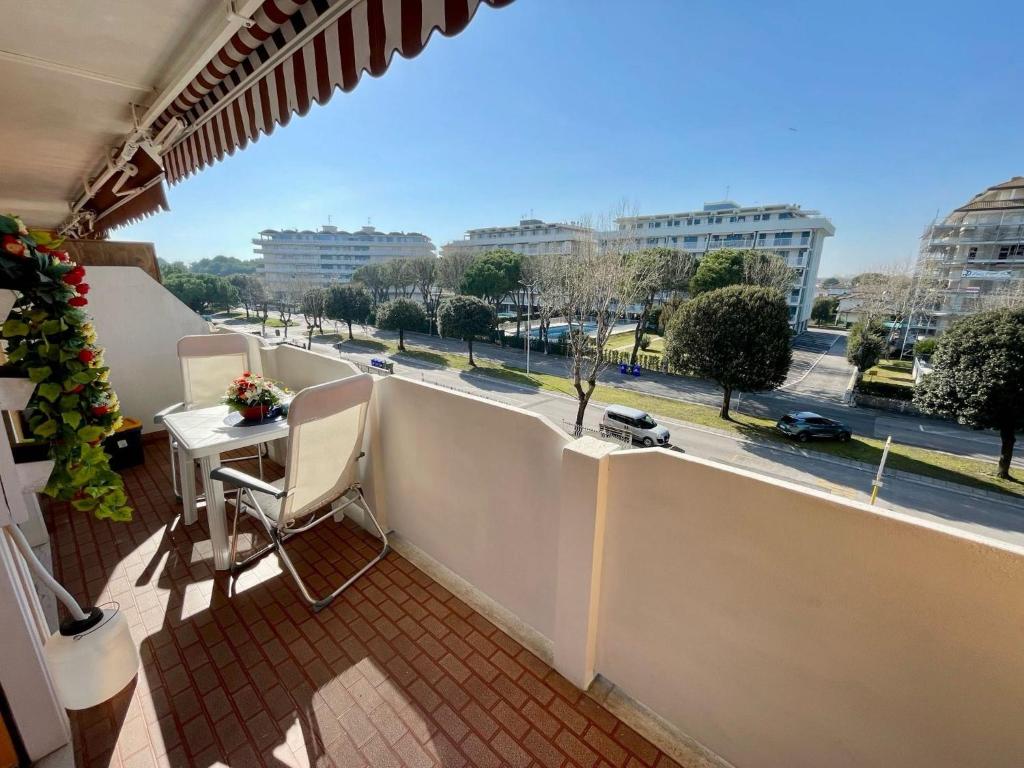 Bright apartment with balcony - 1