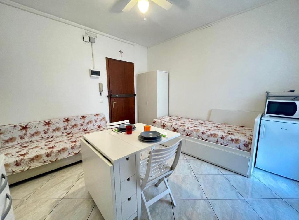 Studio with balcony close to the beach - 2