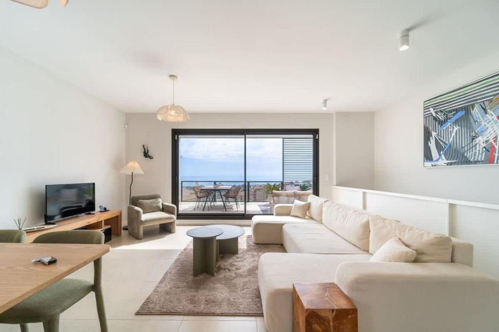 Modern Townhouse with Sea Views - 1