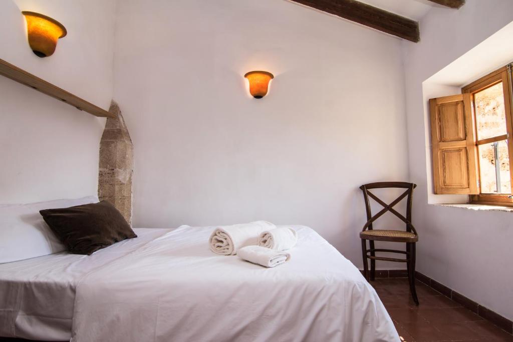 Petit Hotel Hostatgeria La Victoria — Hotel rooms in Alcudia, Balearic Islands