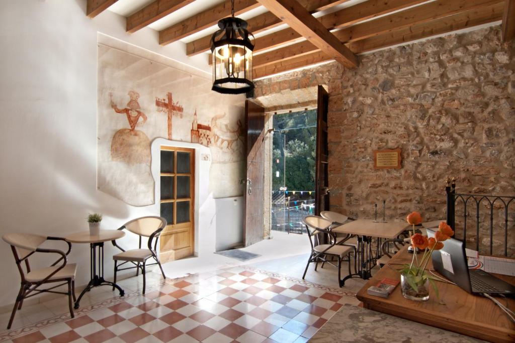 Petit Hotel Hostatgeria La Victoria — Restaurant & bars in Alcudia, Balearic Islands
