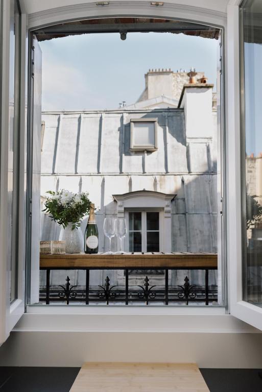 Elegant Sunlit Flat with Balcony near Parc Monceau - B94 - 2