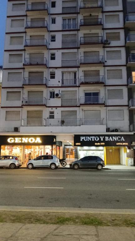 2 ambientes CENTRO,CASINO,y PLAYA, Cochera OPCIONAL en edificio, 3Y4 pers 150MTS DEL MAR - 1