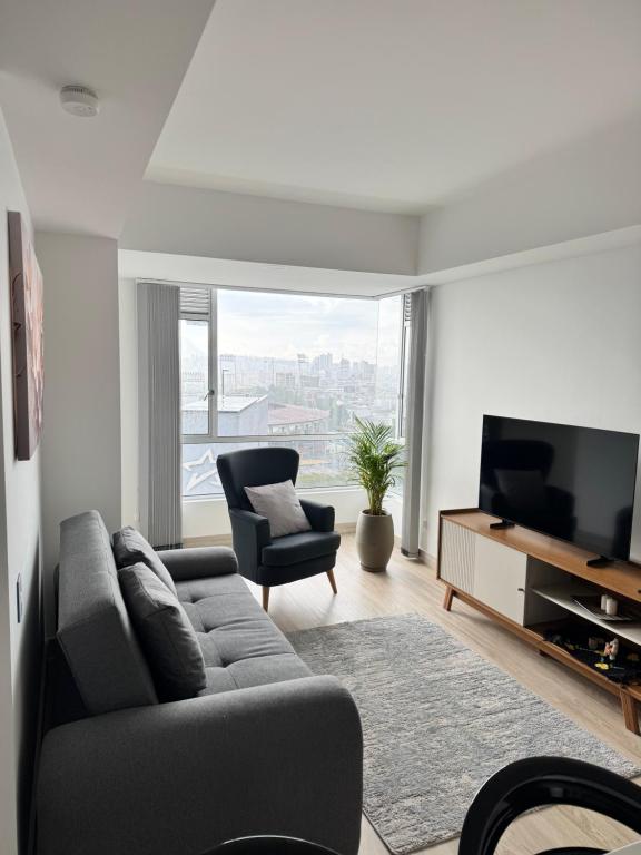 Hermoso apartaestudio a pasos de el cable, excelente ubicación cerca de todo - 2