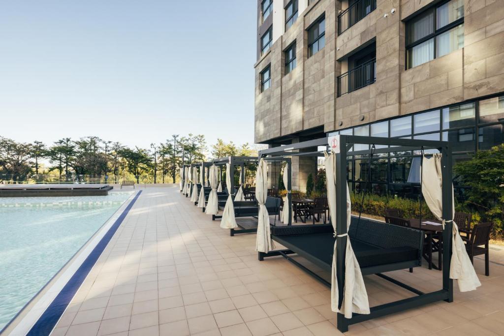 Swimming pool