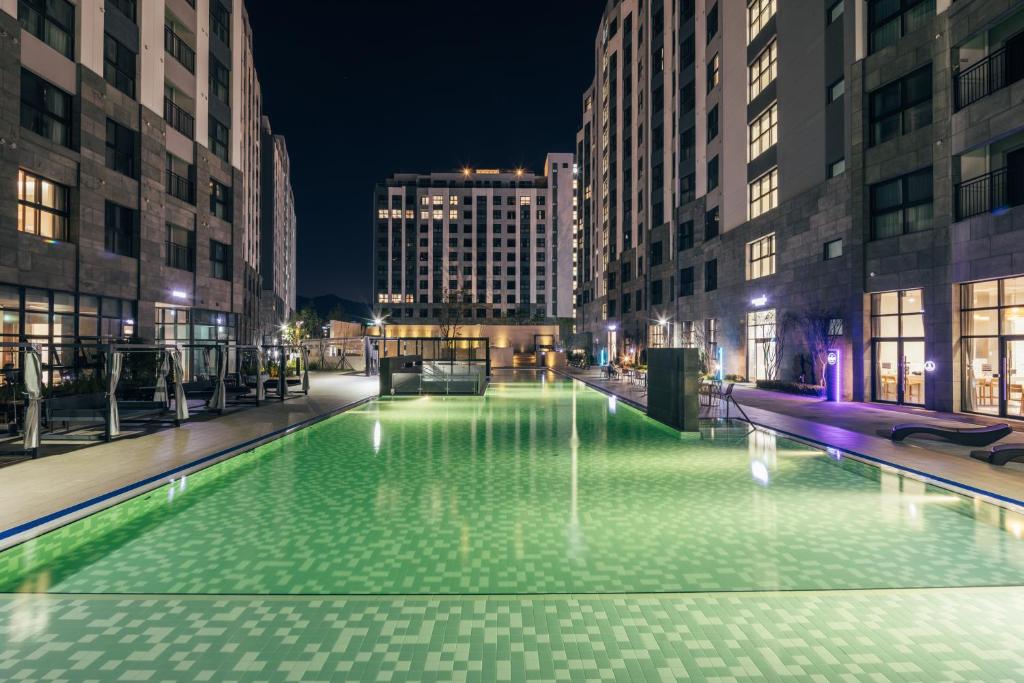 Swimming pool
