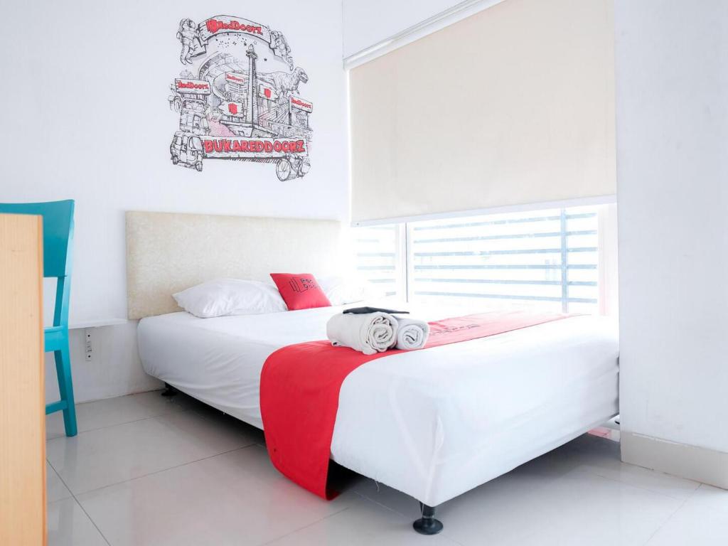 Guestroom, RedDoorz Plus @ Kapuk Business Park in Jakarta