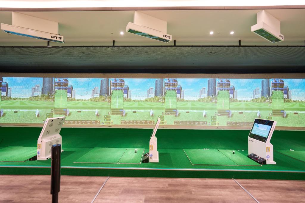 Mini golf course
