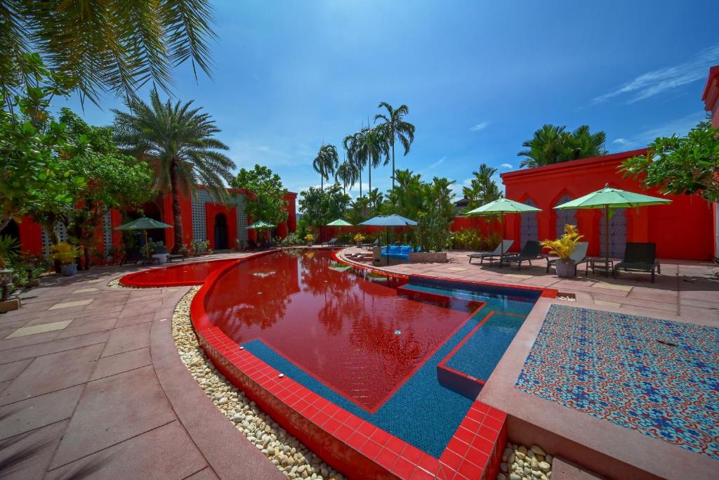Swimming pool