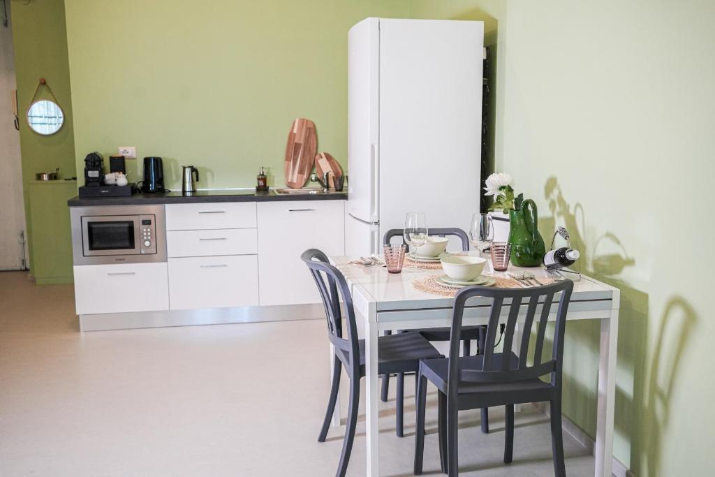 BeCute Home Cozy Apartment in City Center - 3