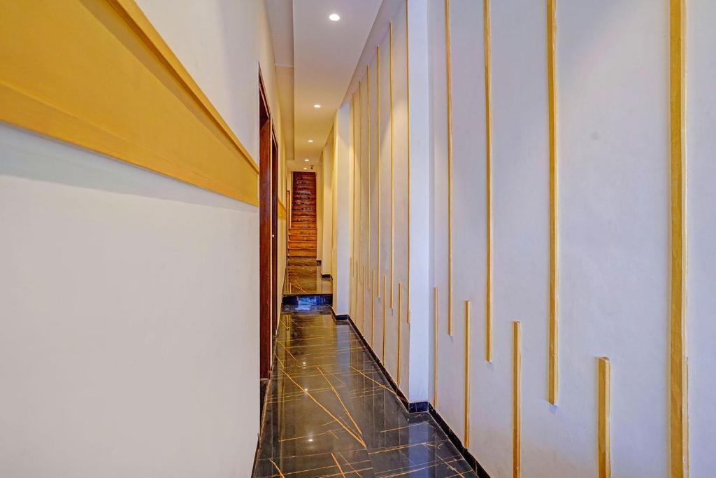 ホテル ビバリー プラザ US エンバシー BKC クルラ ウエスト (Hotel Beverly Plaza - US Embassy - BKC Kurla West) フロント・ロビー