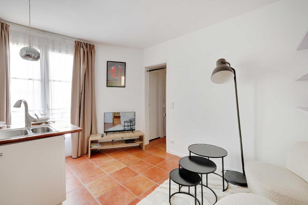 Charming Apartment 1BR 2P – Paris 4th - 1