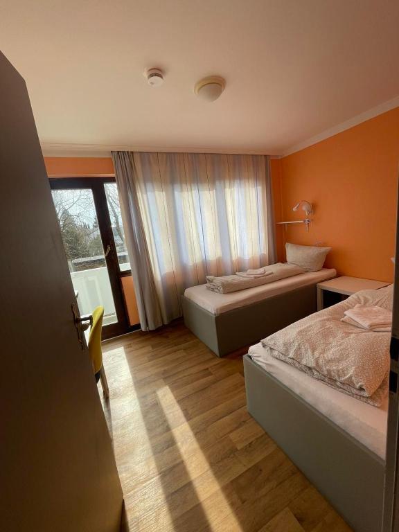 2-Rent Group Hostel Rooms AUB162 - 3